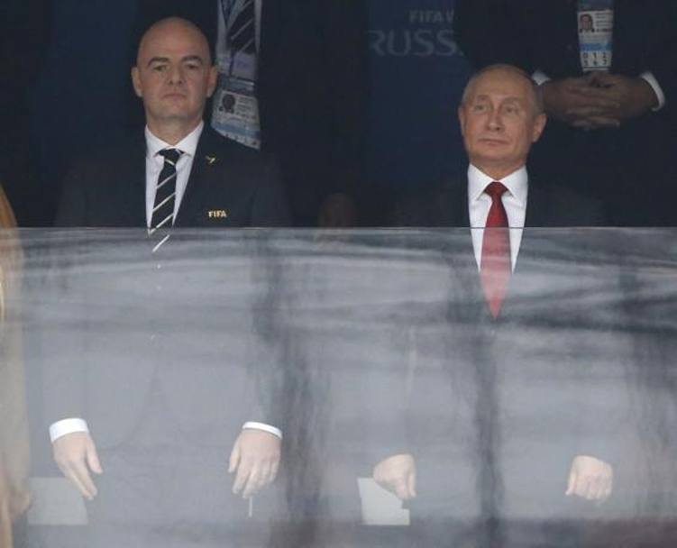 Il numero uno FIFA Gianni Infantino insieme a Vladimir Putin presidente della Federazione Russa. AP